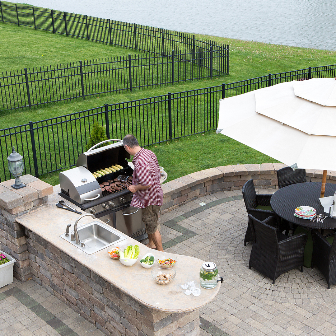 Selling and installing new outdoor kitchens, furniture and more in Oelwein, IA